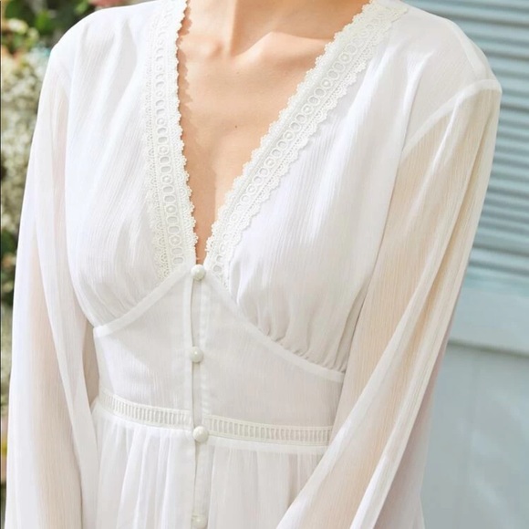 Lantern sleeve button up crochet white dress - Picture 4 of 5